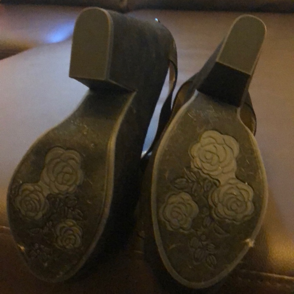 Shoes - Picture 5 of 5
